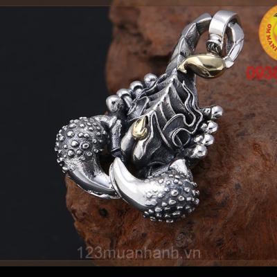 Mặt dây chuyền bò cạp